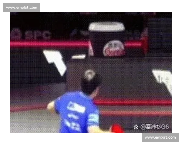 教练也疯狂！赛场上的一次眼神交流，背后隐藏着怎样的博弈