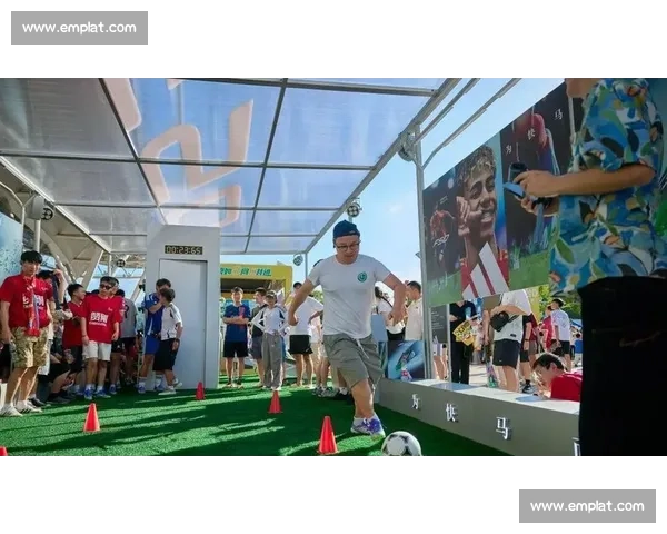 球迷狂欢！亚洲杯冠军庆典现场，万人空巷，歌声与泪水交织