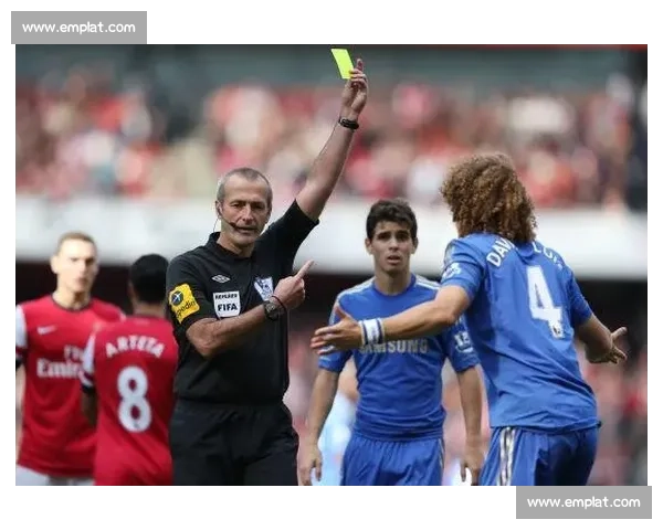 从蓝牌到红牌：世界杯裁判团队的“压力测试”